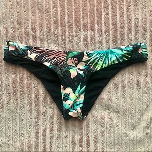 🌺RipCurl Leaf Pattern Reversible Bikini Bottoms🌺